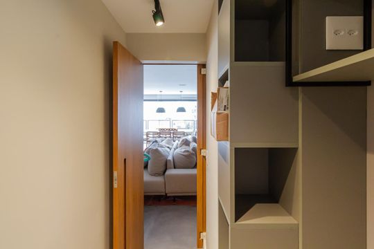 Apartamento em Moema para compra: 3 suítes, closet, churrasqueira, pets permitidos. — Escritório