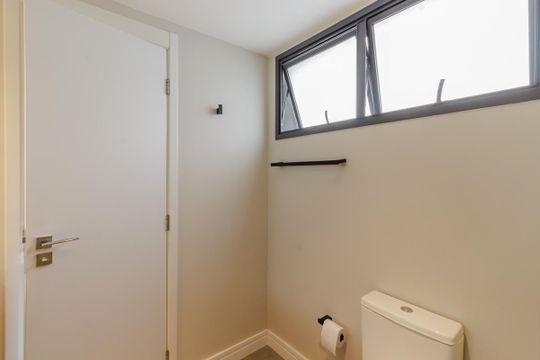 Apartamento em Moema para compra: 3 suítes, closet, churrasqueira, pets permitidos. — Banheiro da Suíte 1