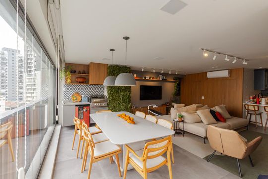Apartamento em Moema para compra: 3 suítes, closet, churrasqueira, pets permitidos. — Sala