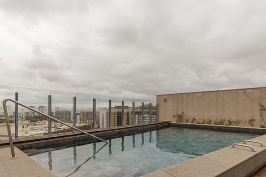 Apartamento em Moema para compra: 3 suítes, closet, churrasqueira, pets permitidos. — Área comum - Piscina
