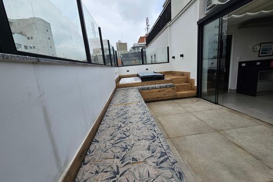 Apartamento mobiliado com 2 quartos, 1 suíte e piscina no condomínio, pronto para comprar. — Jacuzzi