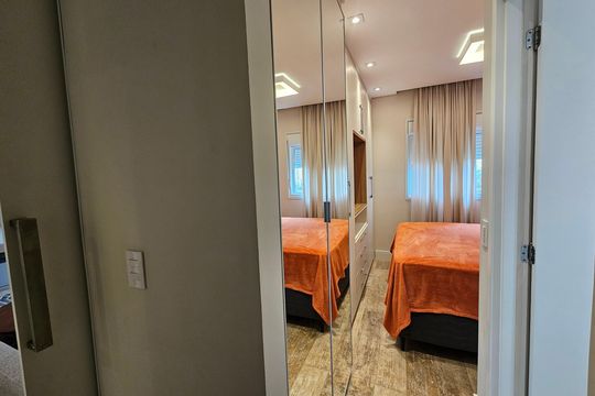 Apartamento mobiliado com 2 quartos, 1 suíte e piscina no condomínio, pronto para comprar. — Suite