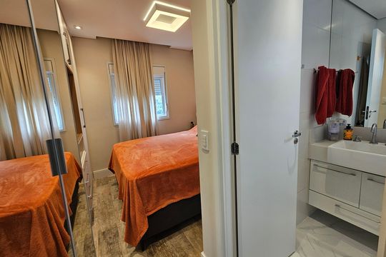Apartamento mobiliado com 2 quartos, 1 suíte e piscina no condomínio, pronto para comprar. — Suite