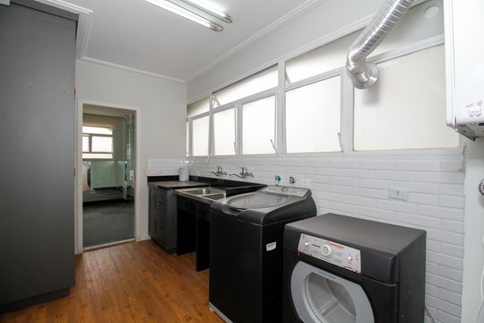 Apartamento mobiliado no Jardim Paulista com 3 suítes. Ideal para comprar e ter animais de estimação. — Área de Serviço