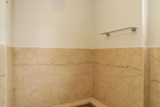 Apartamento mobiliado no Jardim Paulista com 3 suítes. Ideal para comprar e ter animais de estimação. — Banheiro da Suíte 1