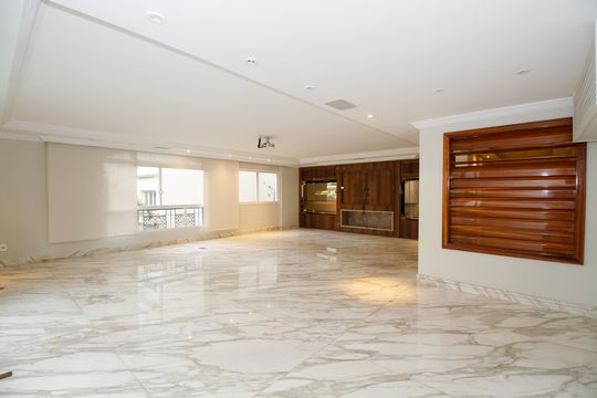 Apartamento mobiliado no Jardim Paulista com 3 suítes. Ideal para comprar e ter animais de estimação. — Sala de Estar