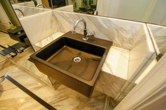 Apartamento mobiliado no Jardim Paulista com 3 suítes. Ideal para comprar e ter animais de estimação. — Lavabo