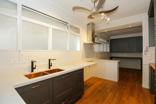 Apartamento mobiliado no Jardim Paulista com 3 suítes. Ideal para comprar e ter animais de estimação. — Cozinha