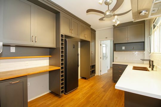 Apartamento mobiliado no Jardim Paulista com 3 suítes. Ideal para comprar e ter animais de estimação. — Cozinha