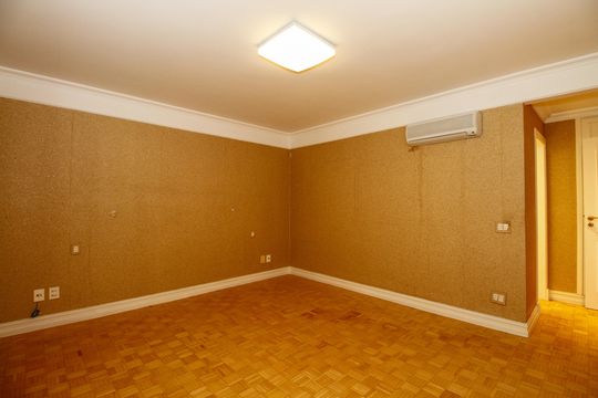 Apartamento mobiliado no Jardim Paulista com 3 suítes. Ideal para comprar e ter animais de estimação. — Suíte 1