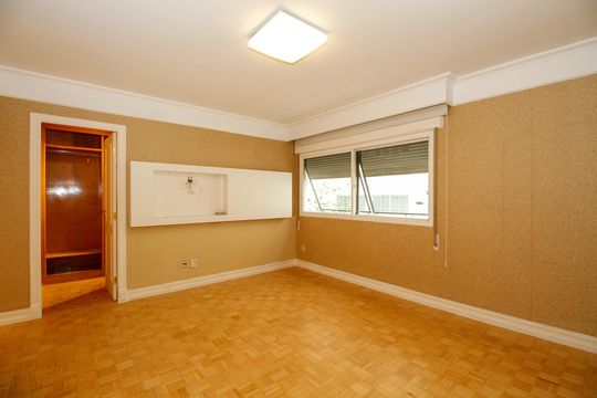 Apartamento mobiliado no Jardim Paulista com 3 suítes. Ideal para comprar e ter animais de estimação. — Suíte 1