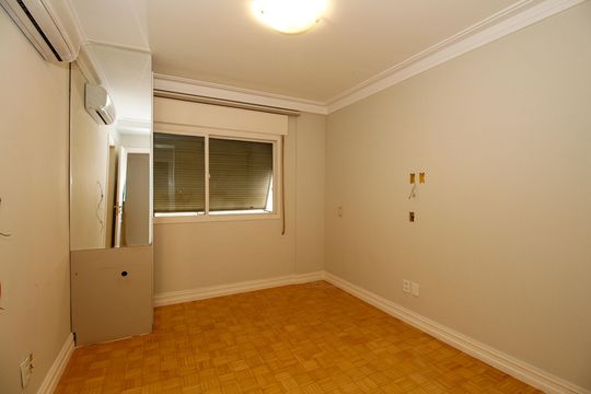 Apartamento mobiliado no Jardim Paulista com 3 suítes. Ideal para comprar e ter animais de estimação. — Suíte 2