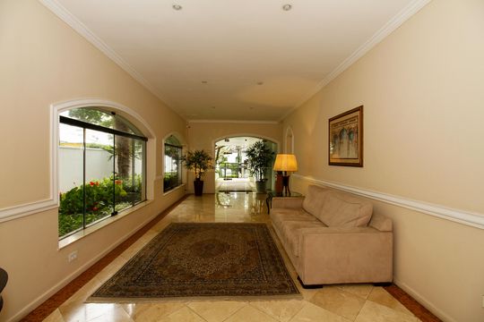 Apartamento mobiliado no Jardim Paulista com 3 suítes. Ideal para comprar e ter animais de estimação. — Hall Social