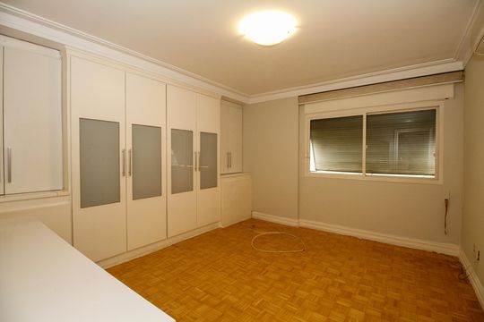 Apartamento mobiliado no Jardim Paulista com 3 suítes. Ideal para comprar e ter animais de estimação. — Suíte 3
