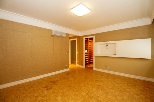 Apartamento mobiliado no Jardim Paulista com 3 suítes. Ideal para comprar e ter animais de estimação. — Suíte 1