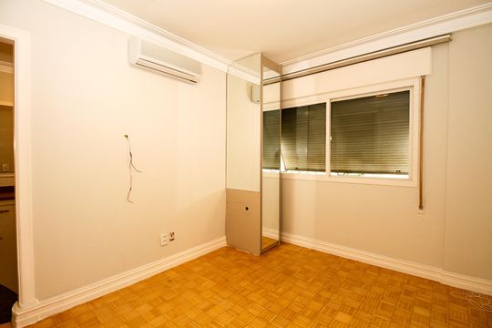 Apartamento mobiliado no Jardim Paulista com 3 suítes. Ideal para comprar e ter animais de estimação. — Suíte 2