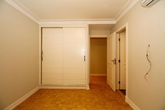 Apartamento mobiliado no Jardim Paulista com 3 suítes. Ideal para comprar e ter animais de estimação. — Suíte 2