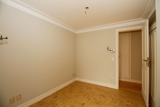 Apartamento mobiliado no Jardim Paulista com 3 suítes. Ideal para comprar e ter animais de estimação. — Escritório