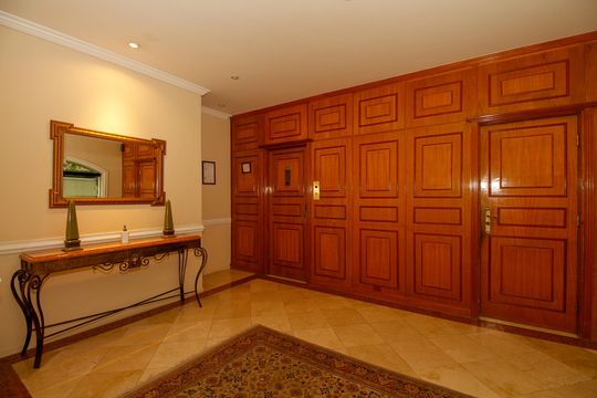 Apartamento mobiliado no Jardim Paulista com 3 suítes. Ideal para comprar e ter animais de estimação. — Hall Social