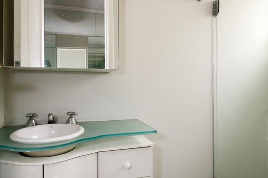 Apartamento mobiliado no Jardim Paulista com 3 suítes. Ideal para comprar e ter animais de estimação. — Banheiro de Serviço