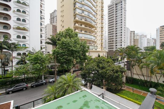 Apartamento mobiliado no Jardim Paulista com 3 suítes. Ideal para comprar e ter animais de estimação. — Vista da Sala de Estar