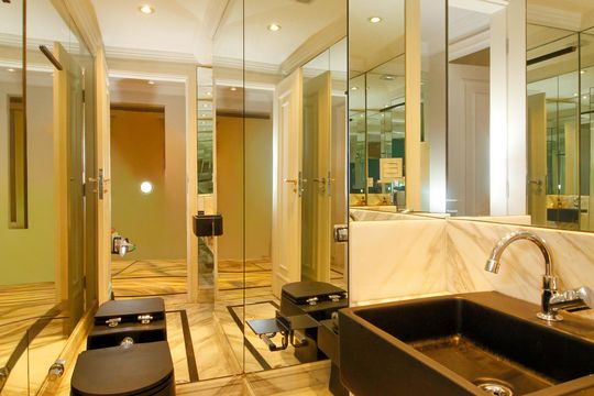 Apartamento mobiliado no Jardim Paulista com 3 suítes. Ideal para comprar e ter animais de estimação. — Lavabo