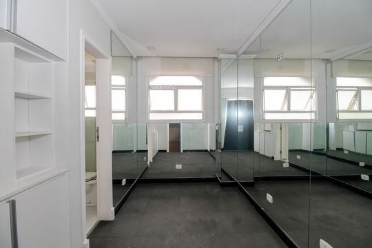 Apartamento mobiliado no Jardim Paulista com 3 suítes. Ideal para comprar e ter animais de estimação. — Quarto de Serviço