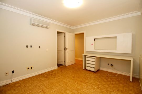 Apartamento mobiliado no Jardim Paulista com 3 suítes. Ideal para comprar e ter animais de estimação. — Suíte 3