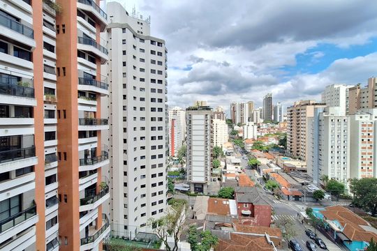 Comprar apartamento com varanda, 4 quartos, 2 suítes e piscina no condomínio. — Vista da Varanda