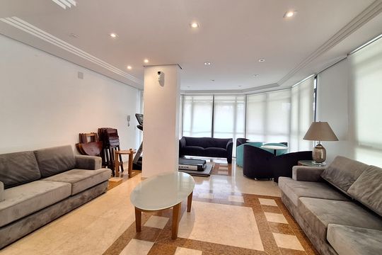 Comprar apartamento com varanda, 4 quartos, 2 suítes e piscina no condomínio. — Área comum - Academia