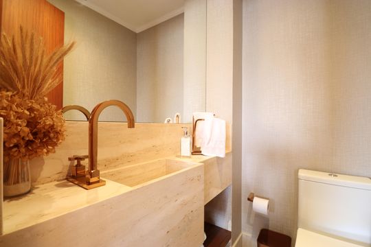 Comprar apartamento com varanda, 4 quartos, 2 suítes e piscina no condomínio. — Lavabo