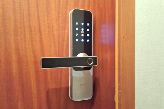 Comprar apartamento com varanda, 4 quartos, 2 suítes e piscina no condomínio. — Fechadura Eletrônica
