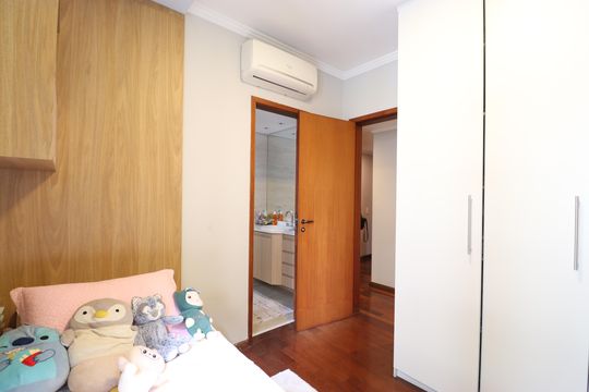 Comprar apartamento com varanda, 4 quartos, 2 suítes e piscina no condomínio. — Suíte 1