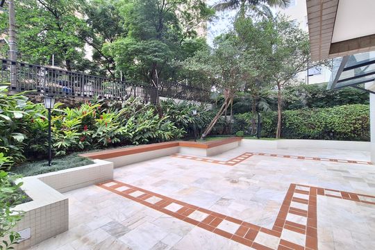 Comprar apartamento com varanda, 4 quartos, 2 suítes e piscina no condomínio. — Área comum