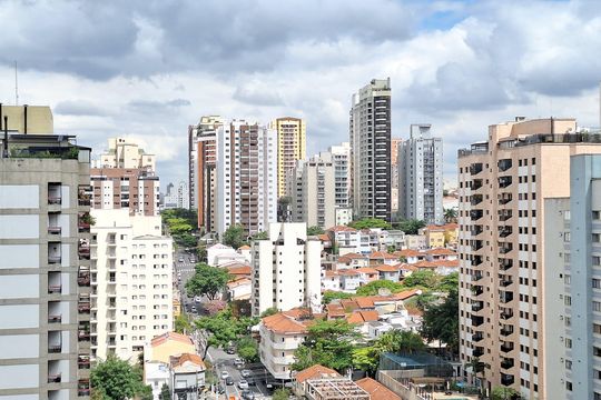 Comprar apartamento com varanda, 4 quartos, 2 suítes e piscina no condomínio. — Vista da Varanda