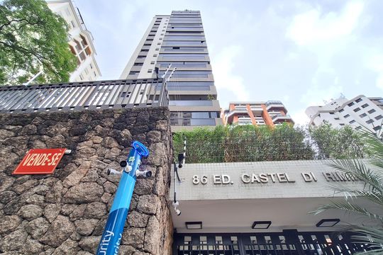 Comprar apartamento com varanda, 4 quartos, 2 suítes e piscina no condomínio. — Fachada