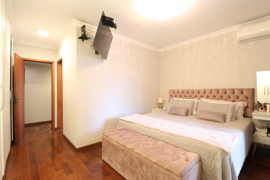 Comprar apartamento com varanda, 4 quartos, 2 suítes e piscina no condomínio. — Suíte 2