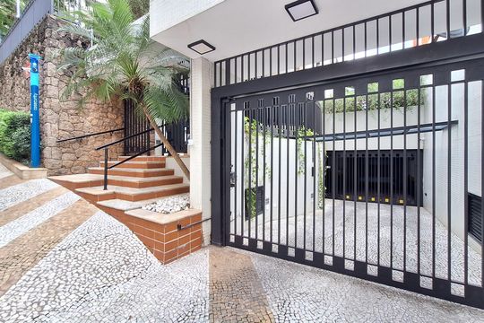 Comprar apartamento com varanda, 4 quartos, 2 suítes e piscina no condomínio. — Fachada