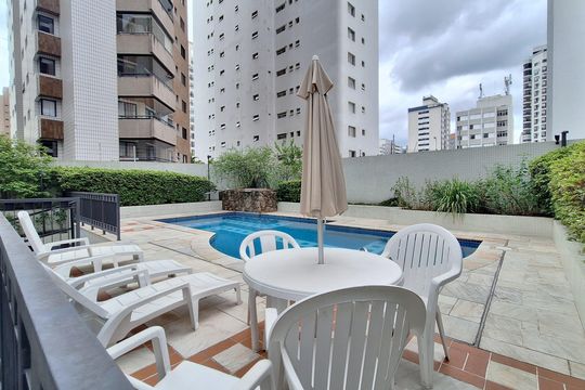 Comprar apartamento com varanda, 4 quartos, 2 suítes e piscina no condomínio. — Área comum - Piscina