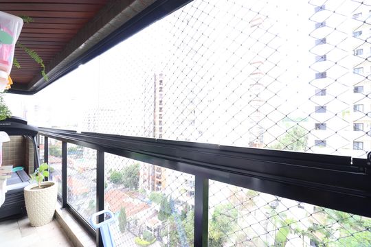 Comprar apartamento com varanda, 4 quartos, 2 suítes e piscina no condomínio. — Varanda do Quarto 2