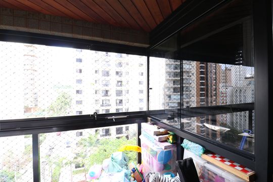 Comprar apartamento com varanda, 4 quartos, 2 suítes e piscina no condomínio. — Varanda do Quarto 2