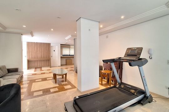 Comprar apartamento com varanda, 4 quartos, 2 suítes e piscina no condomínio. — Área comum - Academia
