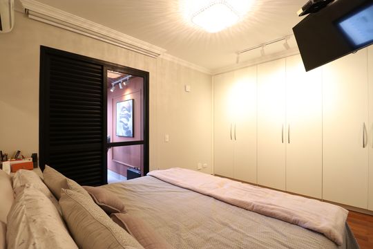 Comprar apartamento com varanda, 4 quartos, 2 suítes e piscina no condomínio. — Suíte 2