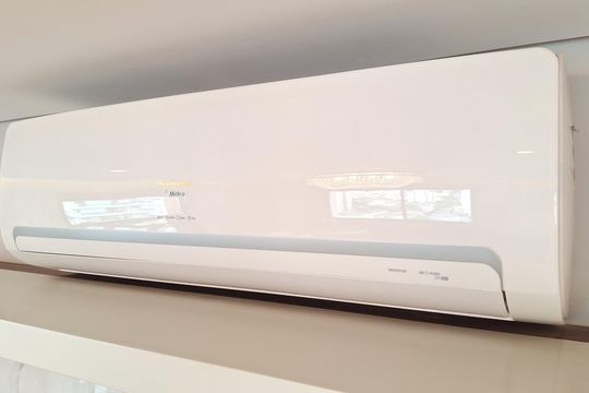 Comprar apartamento com varanda, 4 quartos, 2 suítes e piscina no condomínio. — Ar condicionado