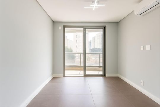Apartamento à venda na Vila Nova Conceição com 3 quartos, 2 suítes e churrasqueira no condomínio. — Suíte