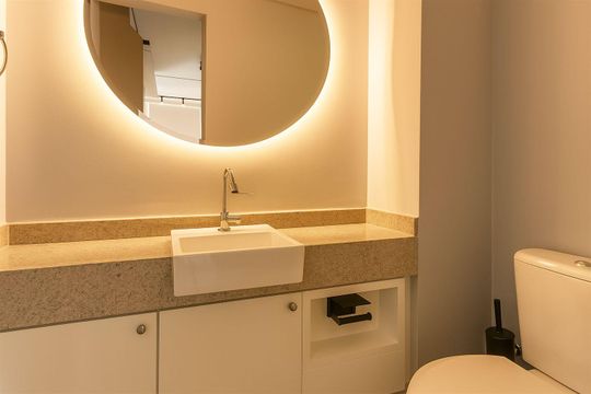 Apartamento à venda na Vila Nova Conceição com 3 quartos, 2 suítes e churrasqueira no condomínio. — Banheiro