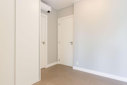 Apartamento à venda na Vila Nova Conceição com 3 quartos, 2 suítes e churrasqueira no condomínio. — Quarto 2