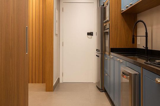 Apartamento à venda na Vila Nova Conceição com 3 quartos, 2 suítes e churrasqueira no condomínio. — Cozinha