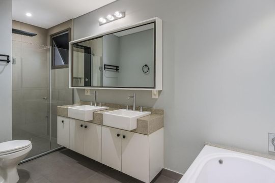 Apartamento à venda na Vila Nova Conceição com 3 quartos, 2 suítes e churrasqueira no condomínio. — Suíte
