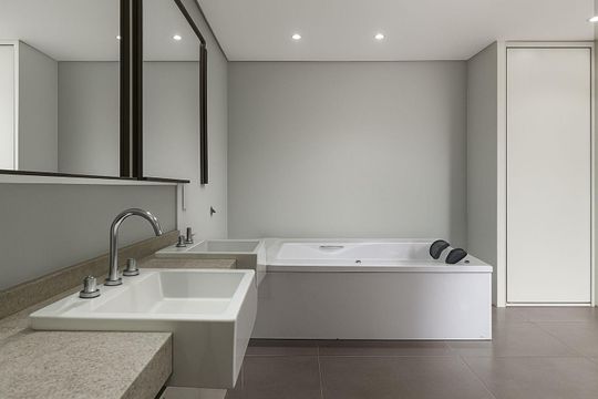 Apartamento à venda na Vila Nova Conceição com 3 quartos, 2 suítes e churrasqueira no condomínio. — Suíte